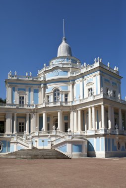 Kaydırağı köşk. San (Lomonosov). Üst park