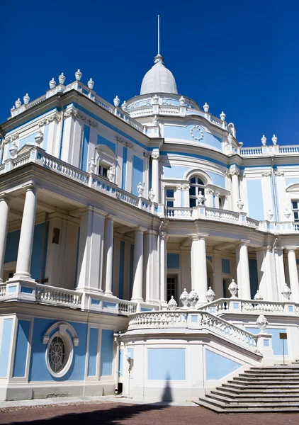 Vattenrutschbana pavilion. Oranienbaum (Lomonosov). Övre park — Stockfoto