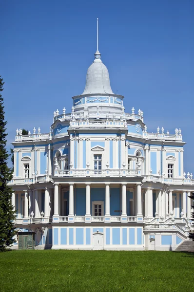 Pavillon de toboggan. Oranienbaum (Lomonosov). Parc supérieur — Photo