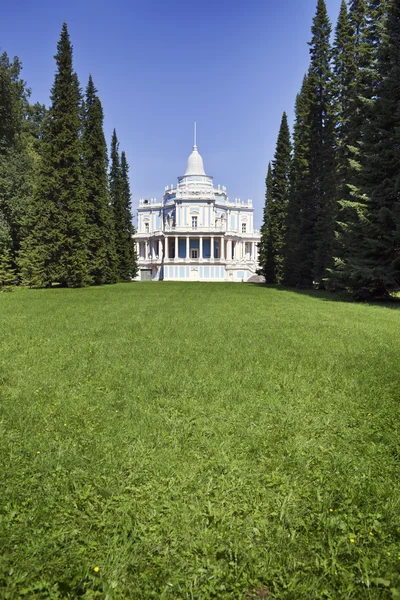 Tobogán pavilon. Oranienbaum (Lomonosov). Horní park — Stock fotografie