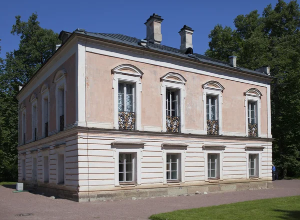 Oranienbaum (Lomonosov). Horní park. Palác císaře Pyotr Ii — Stock fotografie