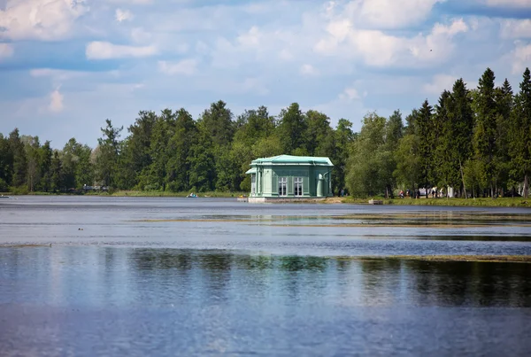 Pabellón Venus en el parque. Gatchina. Petersburgo. Rusia . —  Fotos de Stock