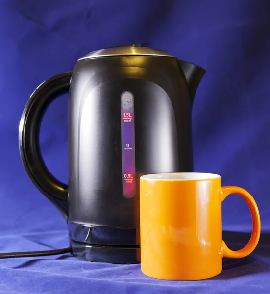 Electric tea kettle and a mug — Stock Photo, Image