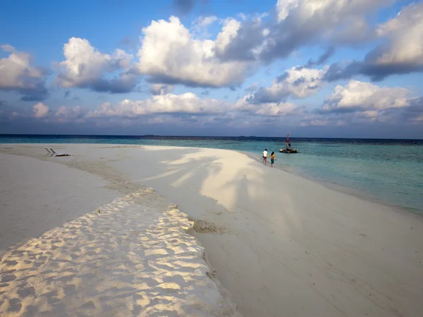 Beach  by the sea at sunrise — Stock Photo, Image