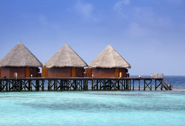 Σπίτια σε πασσάλους στη θάλασσα. Μαλδίβες. — Φωτογραφία Αρχείου