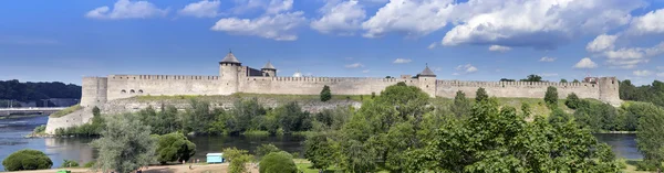 Ivangorod fortress at the border of Russia and Estonia — Stock Photo, Image