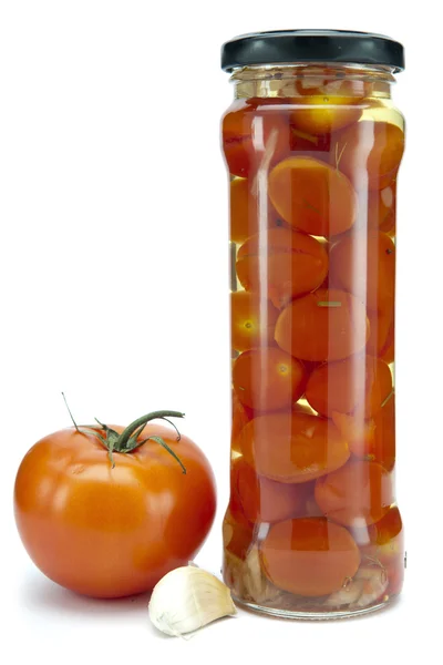 Ingeblikte tomaten in glazen potten — Stockfoto