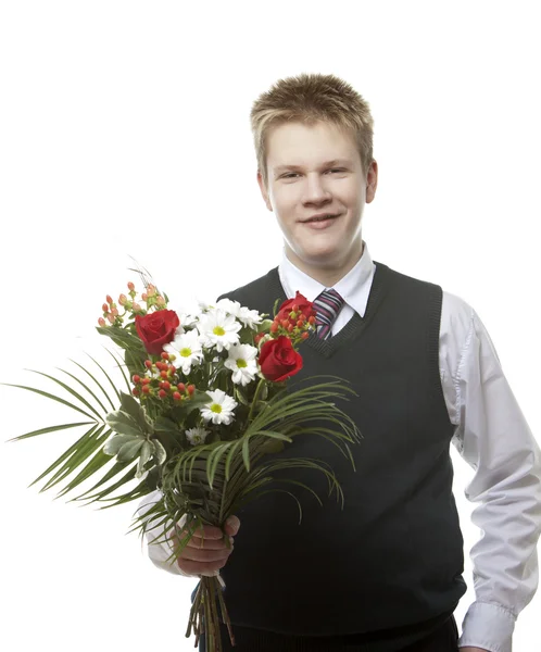 El alumno de las clases de último año en un uniforme escolar con un ramo de flores —  Fotos de Stock