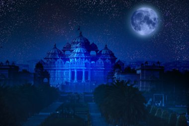 Hindistan. Delhi. Tapınak Akshardham dolunay ışığı ile. Nasa tarafından döşenmiş bu görüntü unsurları.