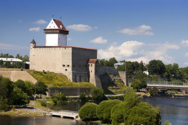 Estonya. Narva. Rusya ile sınır üzerinde antik kale