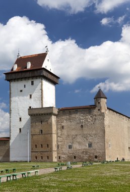 Estonya. Narva. Rusya ile sınır üzerinde antik kale