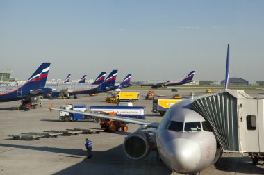 Moskova, Rusya Mayıs 8, 2010 Sheremetyevo Uluslararası Havaalanı'nda uçak