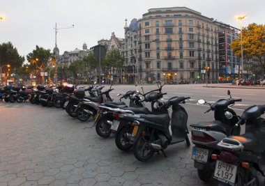Barcelona, İspanya - 9 Mayıs, 2010 motosiklet Park şehrin sokak 9 Mayıs 2010