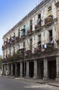 Küba. Havana. eski kentin parlak eski balkon