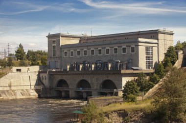Estonya. Narva. Narva Nehri üzerindeki Hidroelektrik Santrali