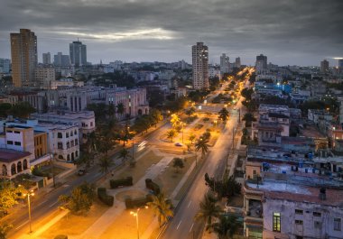 Küba. gece havana. avenue Başkanlar üzerine Üstten Görünüm