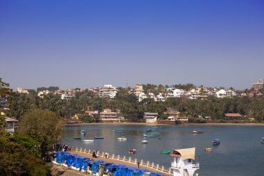 Dona Paula cape köprüde. Goa