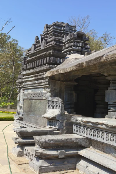 Indien. Goa. Den enda återstående Mahadev templet Xiii-talet i Tambdi Surla — Stockfoto