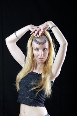 süsler Doğu tarzı ile güzel bir genç kadın