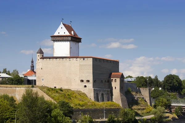 Estonia. Narva. Antigua fortaleza en la frontera con Rusia —  Fotos de Stock