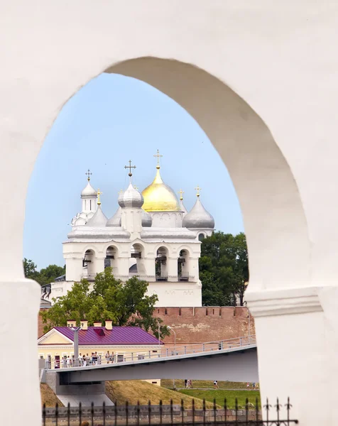 Grand Novgorod. Le mur du Kremlin et la cathédrale Sainte-Sophie. Russie — Photo