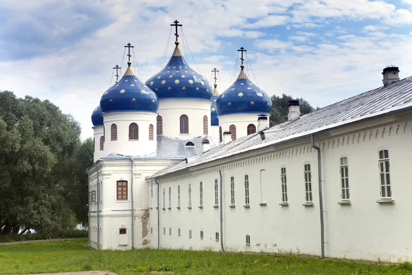 Russian orthodox Yuriev Monastery, Church of Exaltation of the Cross, Great Novgorod, Russia — Stock Photo, Image