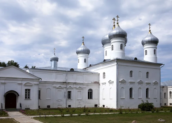 Catedral do Salvador, Mosteiro ortodoxo russo de Yuriev em Grande Novgorod (Veliky Novgorod.) Rússia — Fotografia de Stock