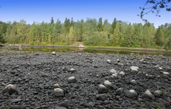 Finnland. Imatra. Trockenes Flussbett des Flusses Vuoksa — Stockfoto