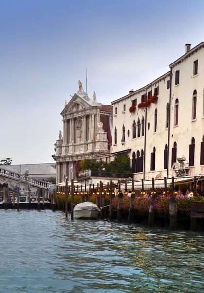 Canal Grande veneillä, Venetsia, Italia — kuvapankkivalokuva