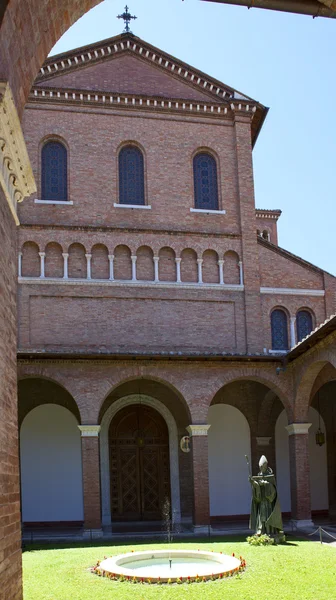 Rom, italien basilika hof — Stockfoto