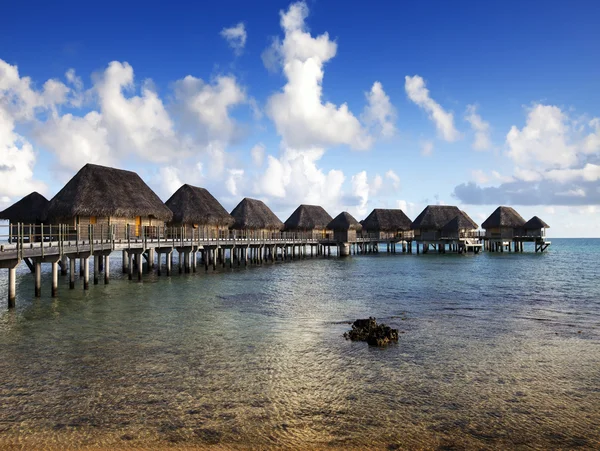 Typical Polynesian landscape -small houses on water. — Stock Photo, Image