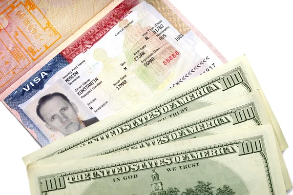 De Amerikaanse visa op pagina van de Russische internationaal paspoort en ons dollar — Stockfoto