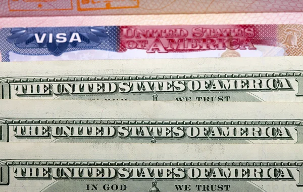 Американская виза и доллар США — стоковое фото