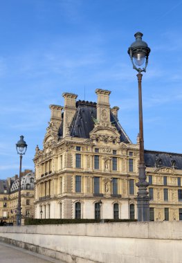 Paris 'teki Louvre Müzesi