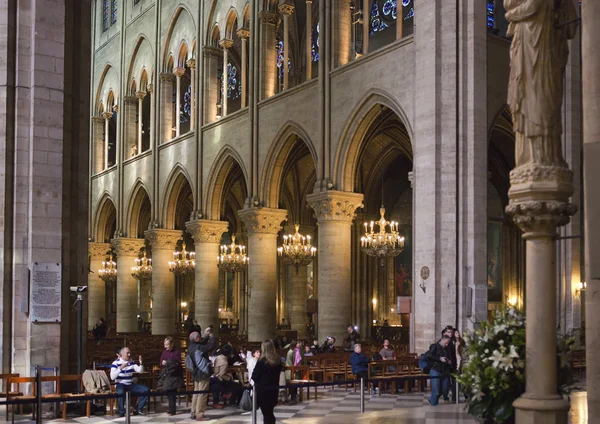 Vista interior de la Catedral de Notre Dame el 14 de marzo de 2012 en París, Francia —  Fotos de Stock