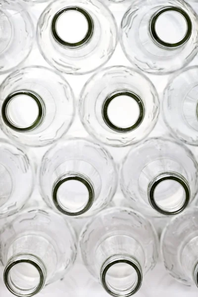 Boş şişeler, üstten görünüm, küçük bir boyun netlik derinliği — Stok fotoğraf