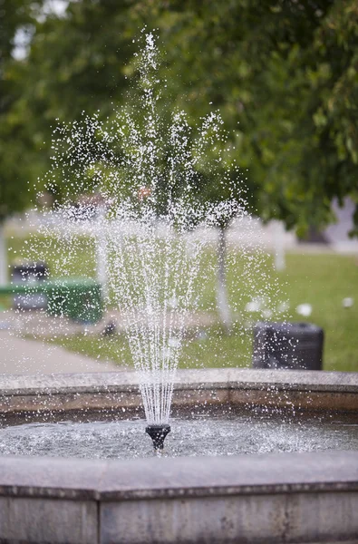 Fuente en el parque. Russia.close en un día soleado — Foto de Stock