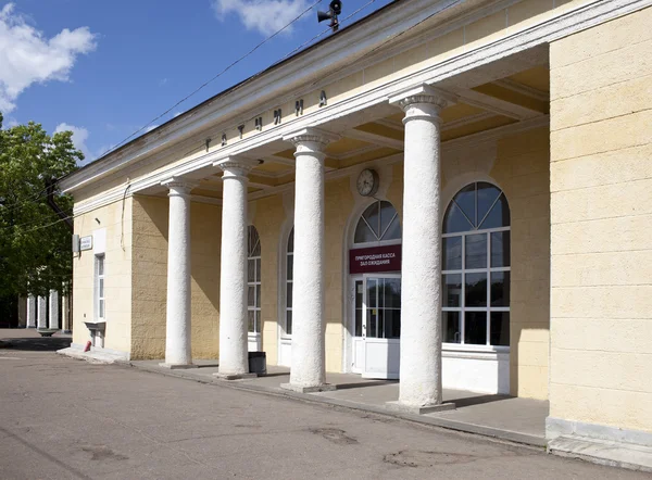 Railway station in the suburb of St. Petersburg. Gatchina. — Stock Photo, Image