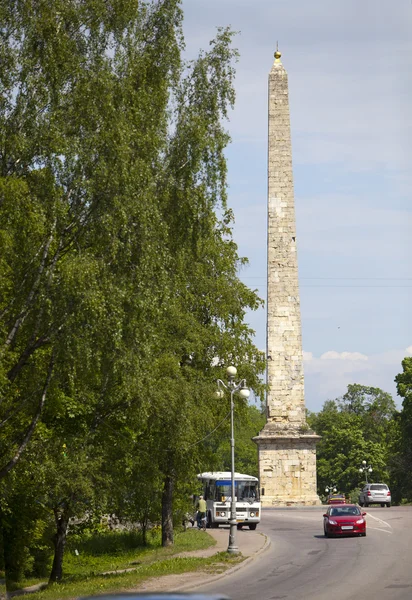 Gatchina, Szentpétervár, Oroszország. Város főterétől és az Obeliszk Konnetabl, 1799. — Stock Fotó