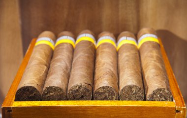 Küba puroları, el yapımı.