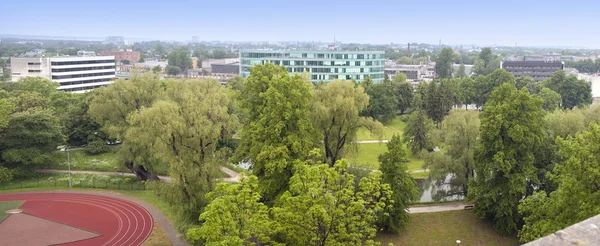 Panorama över bebodda delen av staden från en utsiktsplats. Tallinn. Estland. — Stockfoto