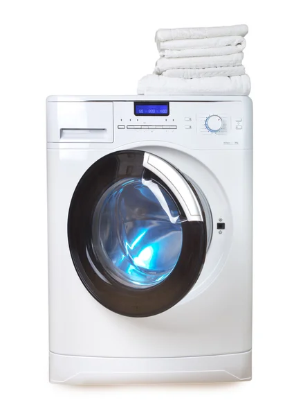 Стиральная машина и полотенца — стоковое фото