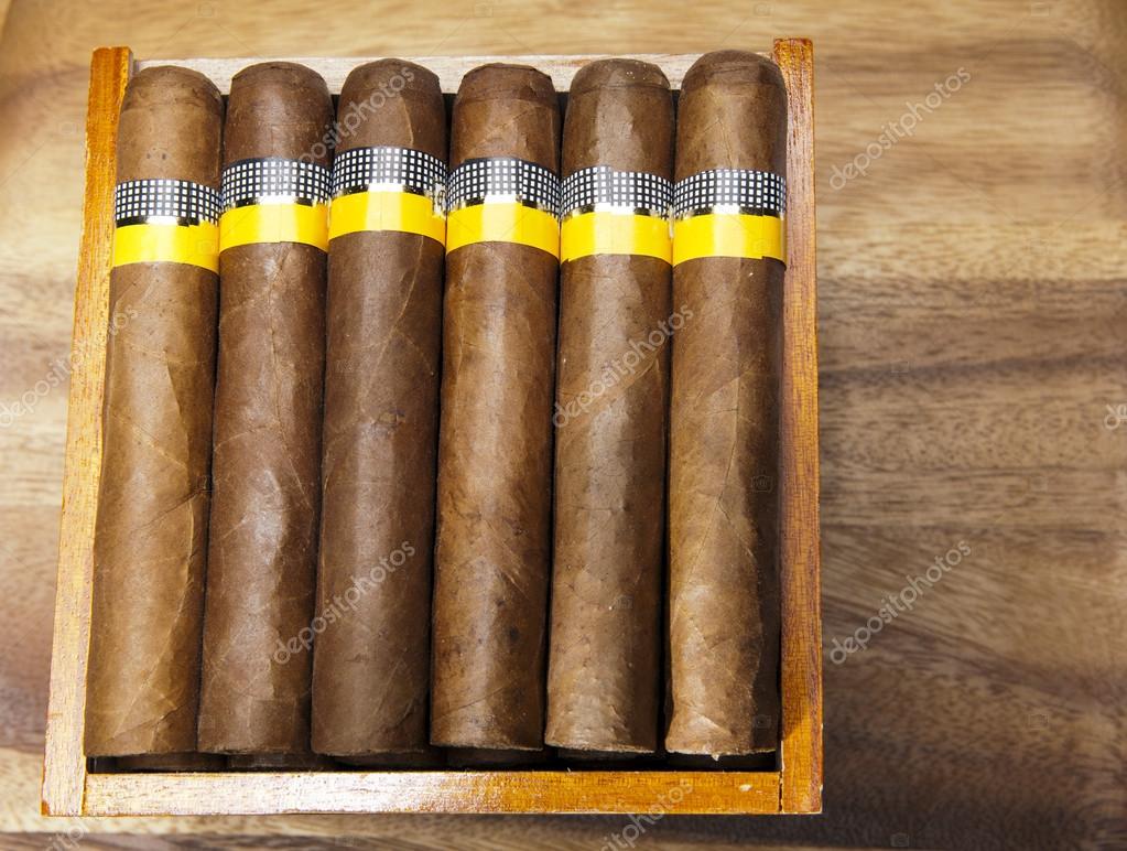I sigari cubani, fatti a mano - Foto Stock: Foto, Immagini