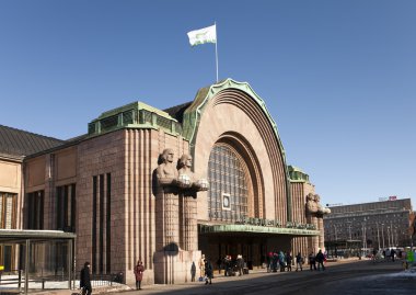 Helsinki, Finlandiya - 17 Mart 2013: Helsinki merkez tren istasyonu, cephe ve ana giriş üzerinde 17 Mart 2013 yılında Helsinki, Finlandiya.