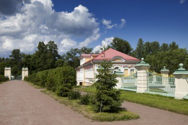 Resim evi. San (Lomonosov). Alt park