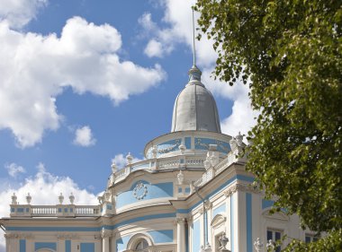 Kaydırağı köşk. San (Lomonosov). Üst park
