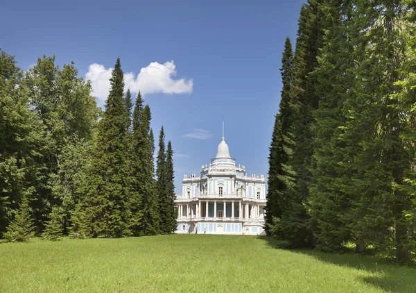 Tobogán pavilon. Oranienbaum (Lomonosov). Horní park — Stock fotografie