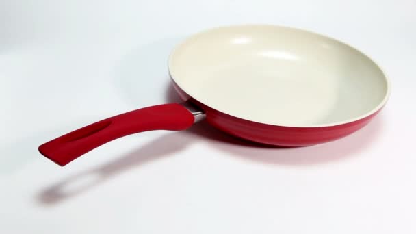 Красная сковородка — стоковое видео