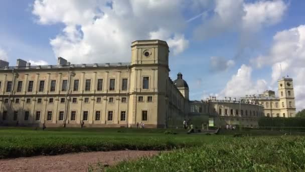 Russia, Gatchina, sfilata davanti a palazzo, nuvole. Time lapse — Video Stock