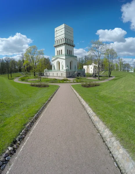 Bílá věž v Carskoje Selo v Aleksandrovsky park, Puškin, Rusko — Stock fotografie